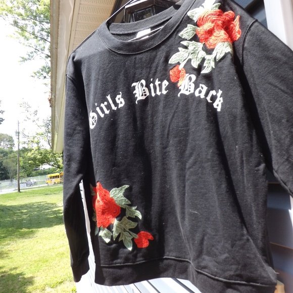 Girls Bite Back black with red embroidered flowers - Picture 5 of 8